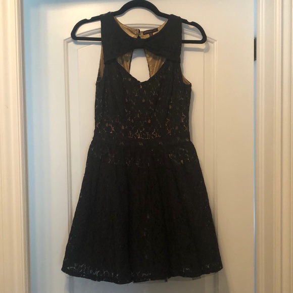 Material Girl - Black Lace Dress - Picture 2 of 10